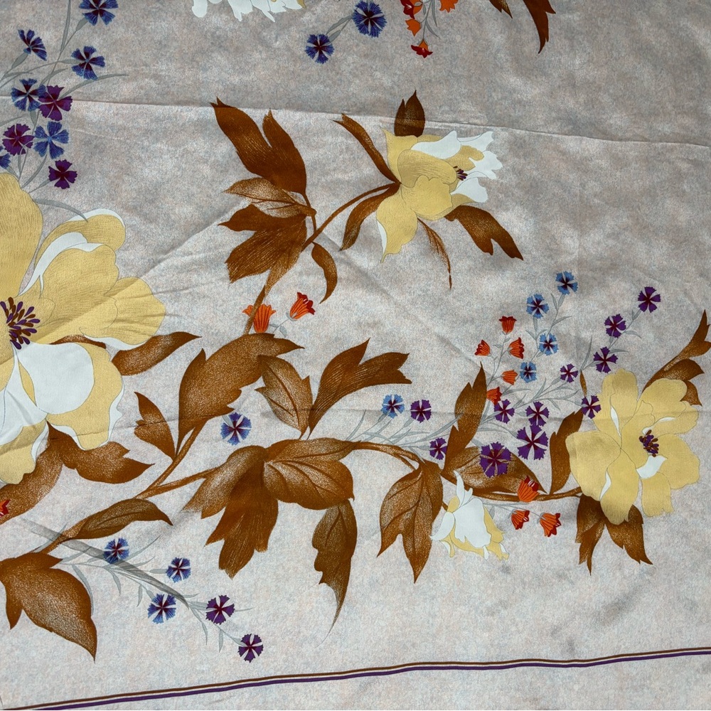 VNTG 60s/70s Christian Dior Silk Floral Scarf w Ecru Backround made in Italy - Picture 10 of 14